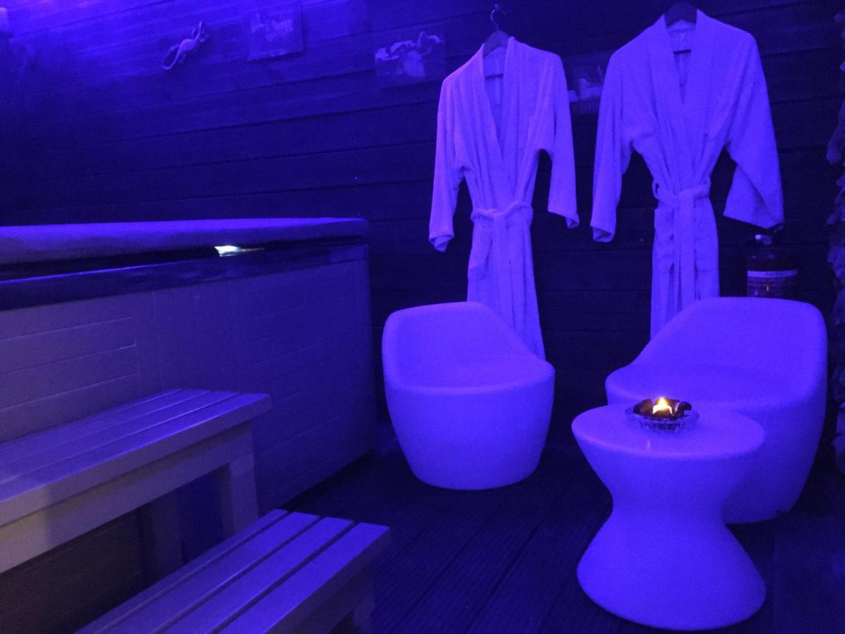 Jacuzzi Prive Chambre Et Table D Hotes Vauvert Exterior photo